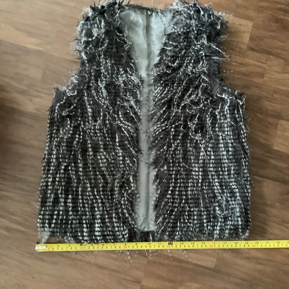 Synthetic faux feather vest - Picture 6 of 7